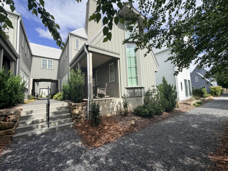 Trilith 4 Bedroom 3.5 Bath Townhome w/ 2 Car Garage